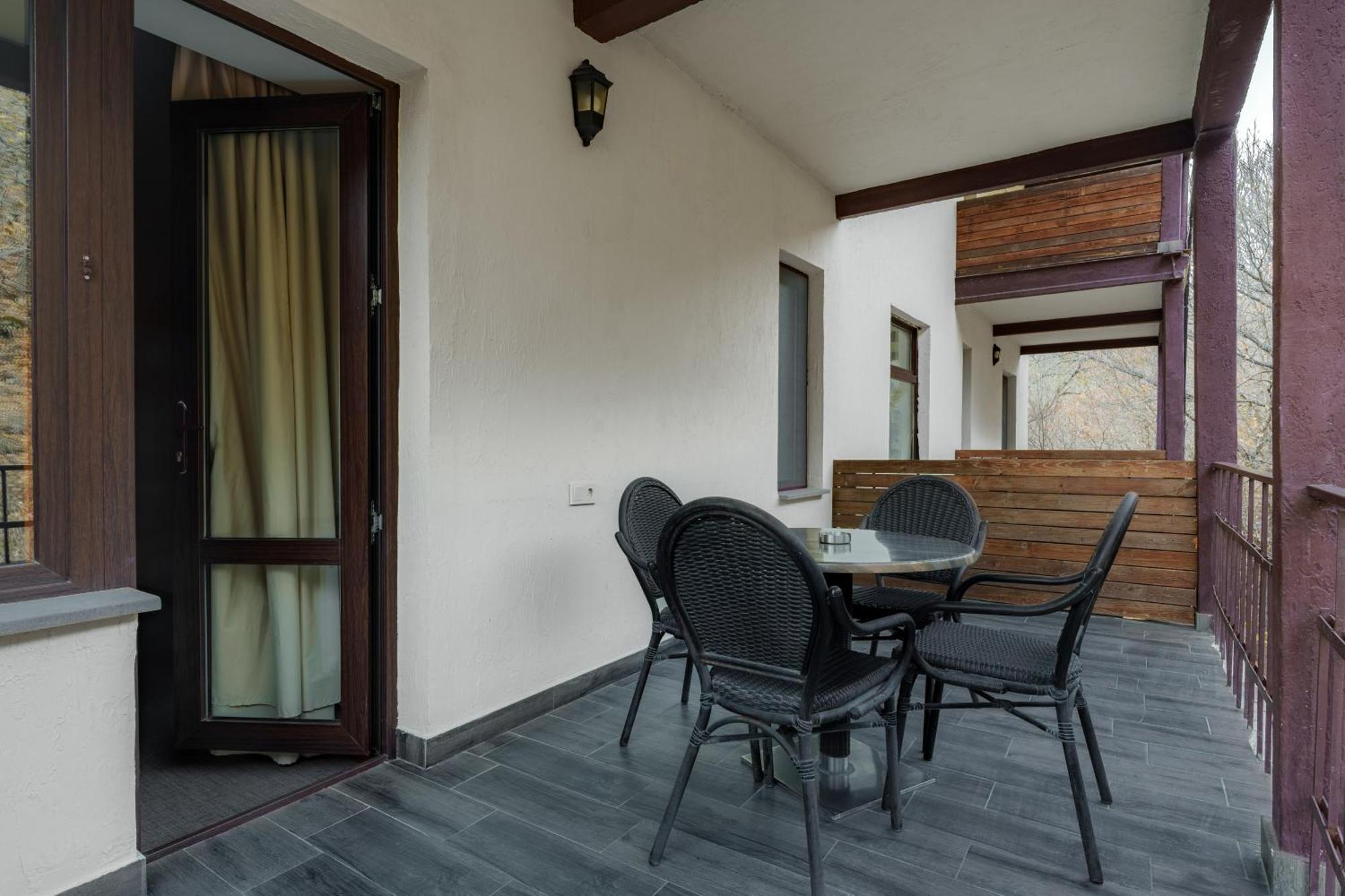Apricot Aghveran Resort Exterior photo